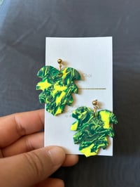 Image 1 of Monstera leaves earrings (green)