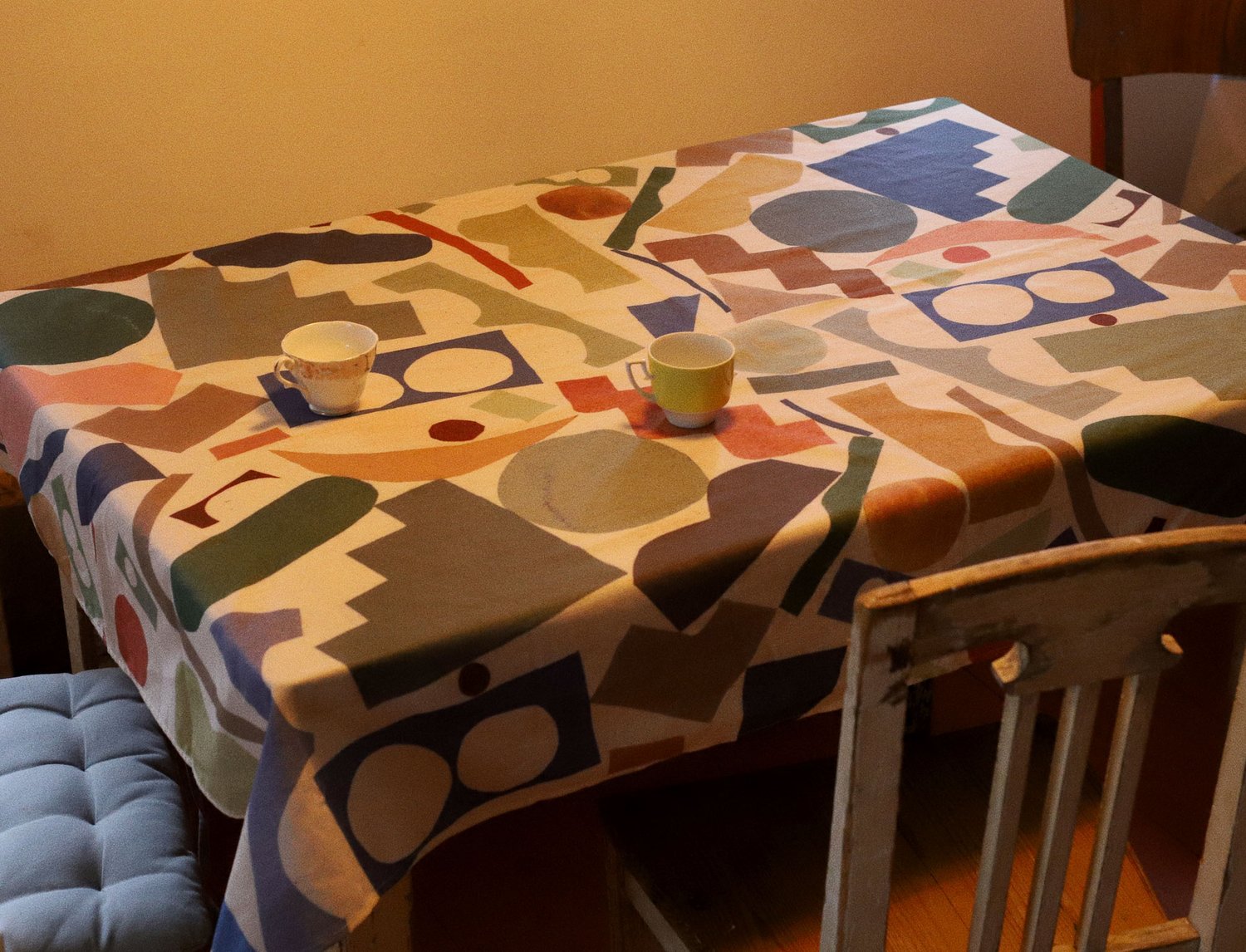Image of COLOR SHAPES TABLE CLOTH / RUNNER