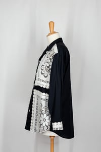 Image 2 of Chemise - Popeline Noire & Dentelle Vintage - Pièce Unique