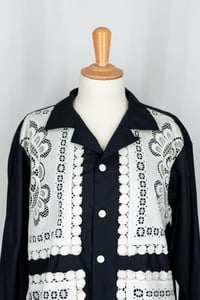 Image 4 of Chemise - Popeline Noire & Dentelle Vintage - Pièce Unique