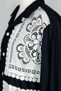 Image 5 of Chemise - Popeline Noire & Dentelle Vintage - Pièce Unique