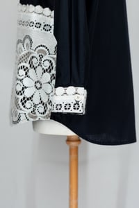 Image 6 of Chemise - Popeline Noire & Dentelle Vintage - Pièce Unique