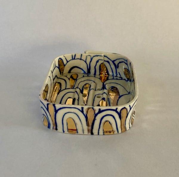 Image of Blue and gold soap dish