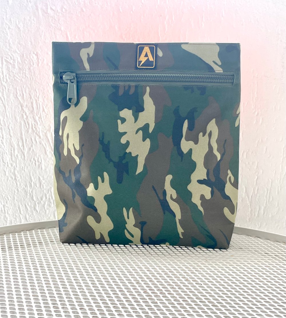 Image of TRAVEL POUCH LARGE - CAMO