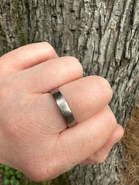 Image 2 of unisex 14k palladium white gold wedding band