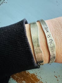 Image 8 of sterling silver engraved feather Fitzgerald love quote cuff