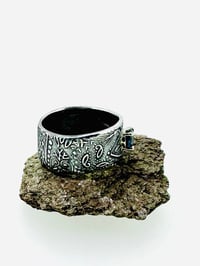 Image 7 of size 7 paisley band with blue spinel gemstone