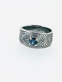 Image 8 of size 7 paisley band with blue spinel gemstone