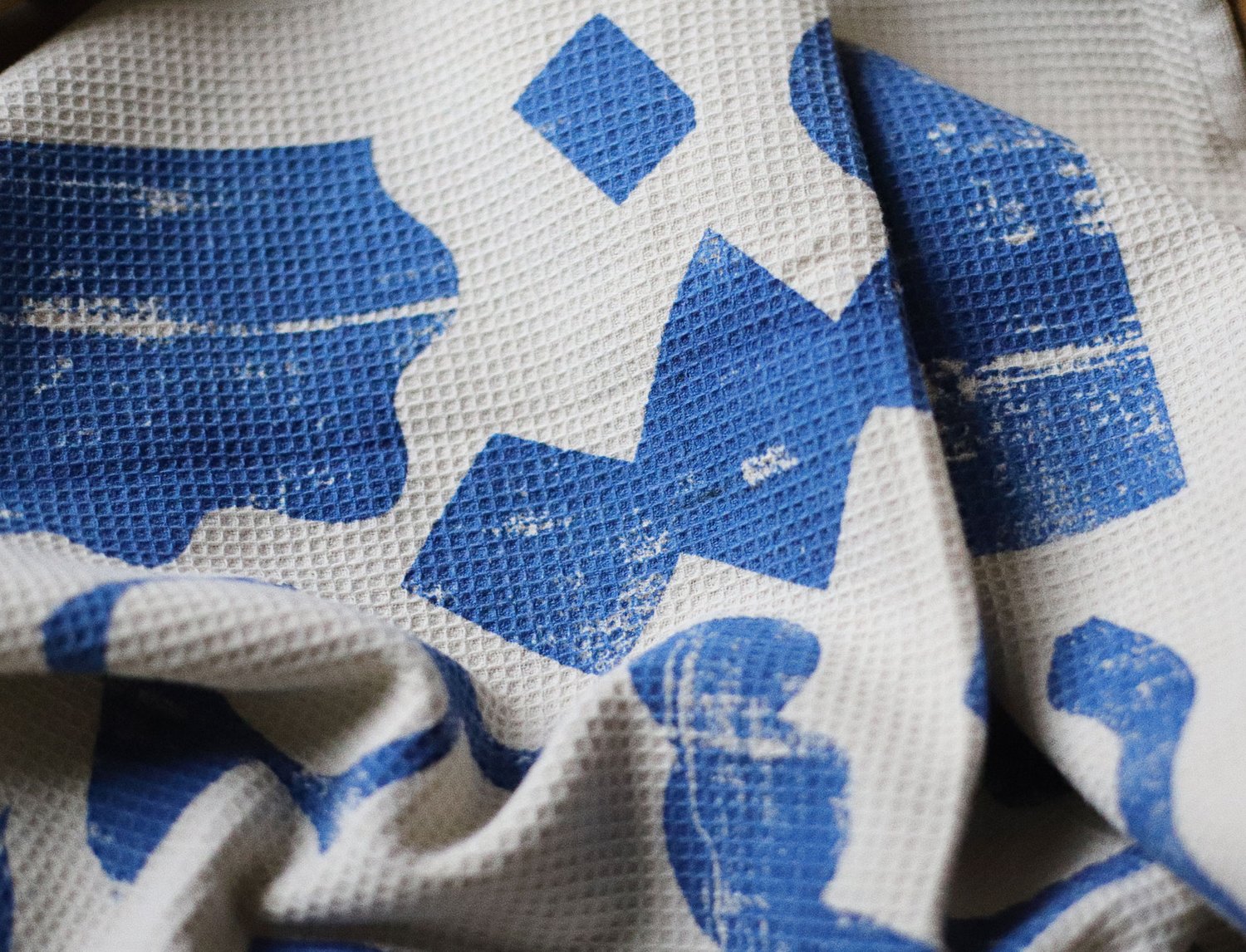 Image of BLUE SHAPES WAFFLE TEA TOWEL