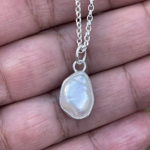 Image of Freeform Pearl pendant