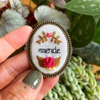 Broche merde #1