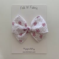 Cranberry Blossoms Fable Bow \ White edge