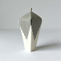 Image 2 of Tapered vessel with stripes 6.5cm