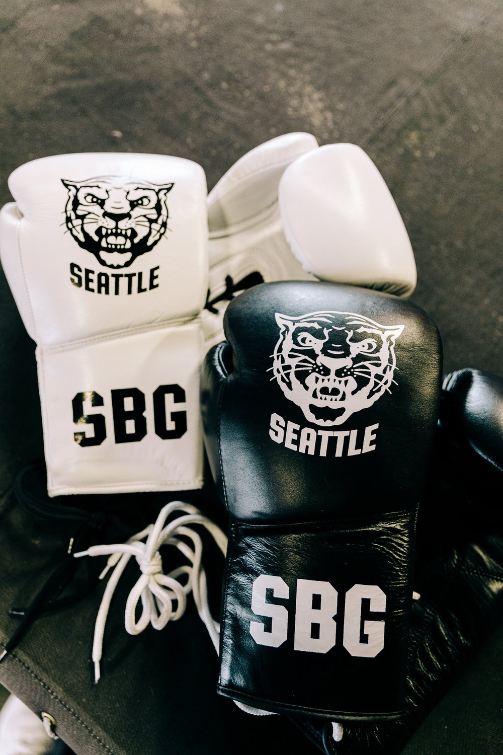 SBG Lace-Up Gloves