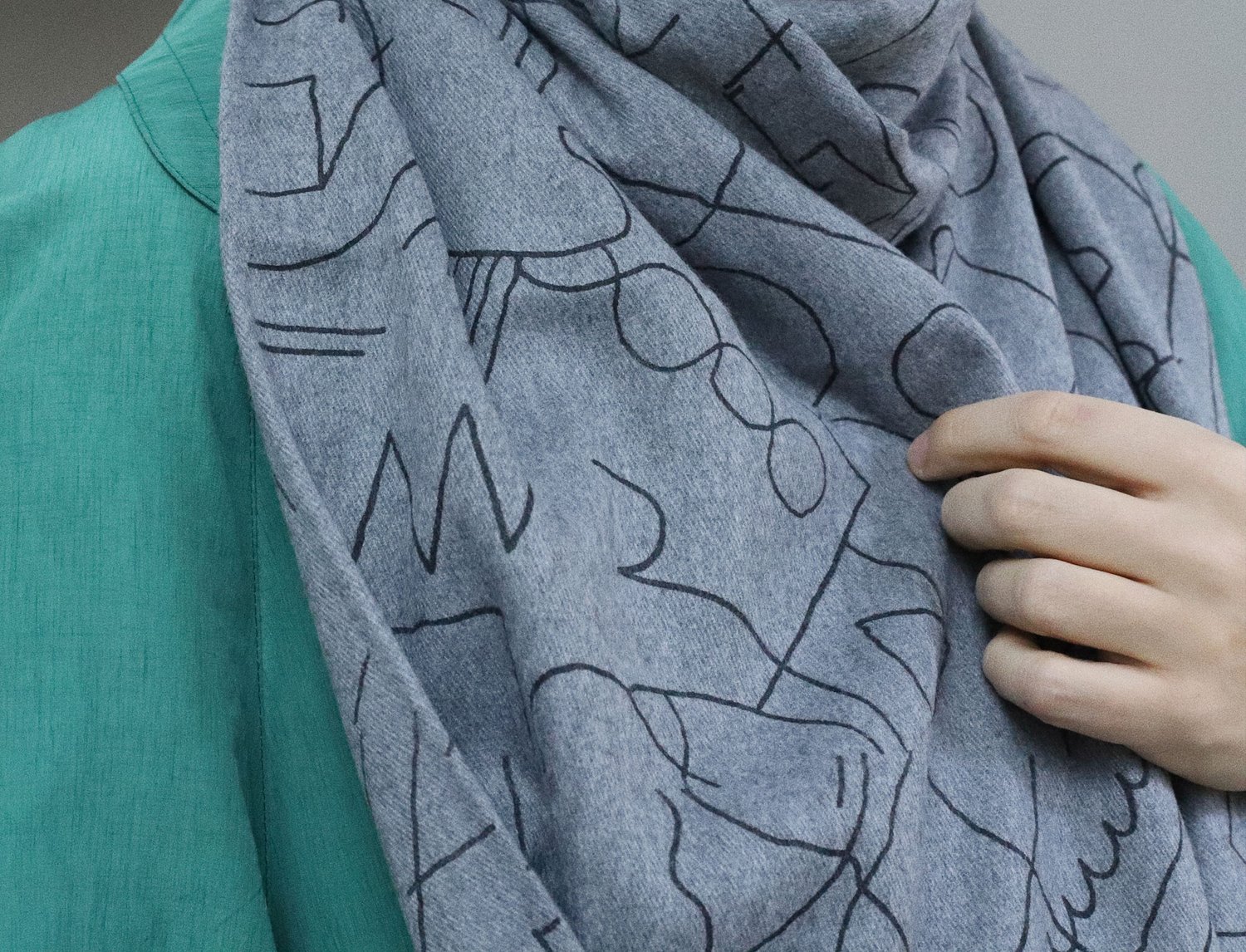 Image of DARK GREY SCARF