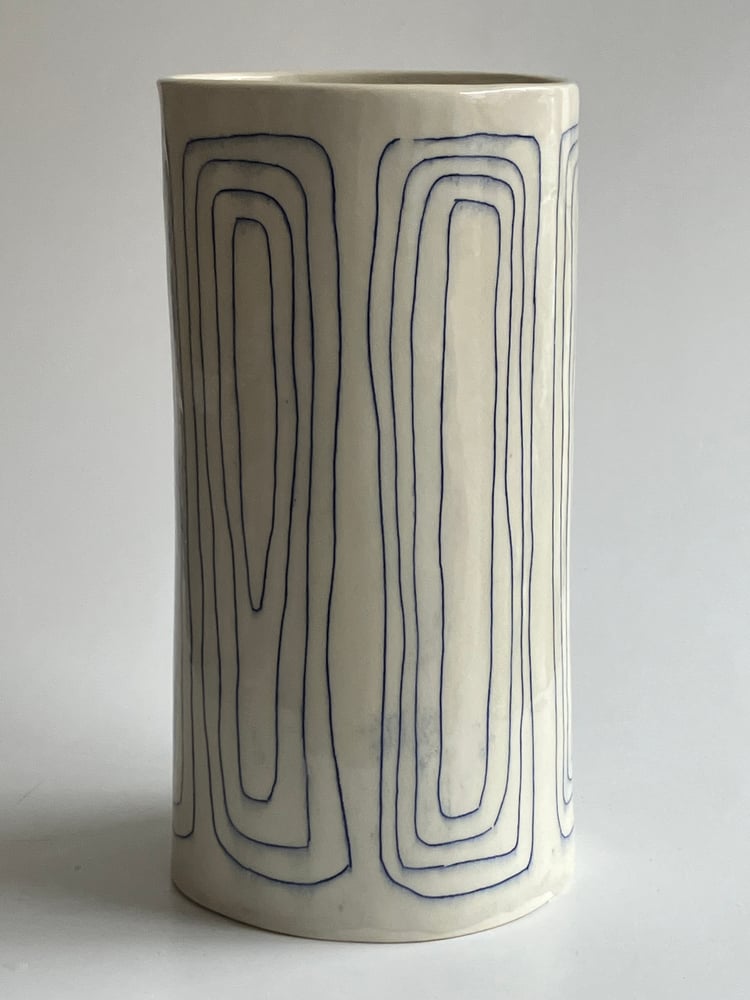 Image of porcelain rectangles vessel