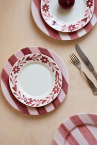 Image 4 of Flores Rojas Plato Postre