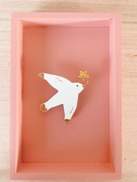 Image 2 of La mouette heureuse, broche en cuir