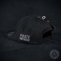 Image 3 of SNAPBACK CAP PIRATE BLACK/GREY