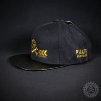 Image 1 of SNAPBACK CAP PIRATE CARBON GOLD