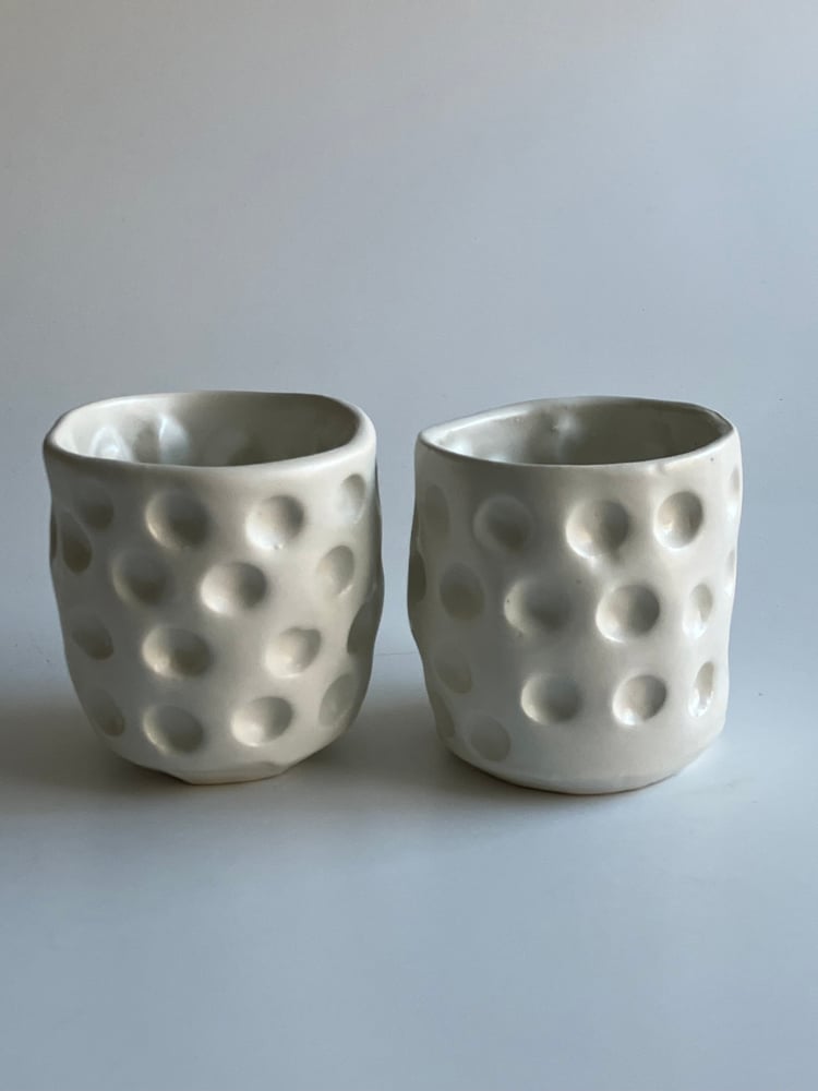 Image of taller porcelain beakers 1