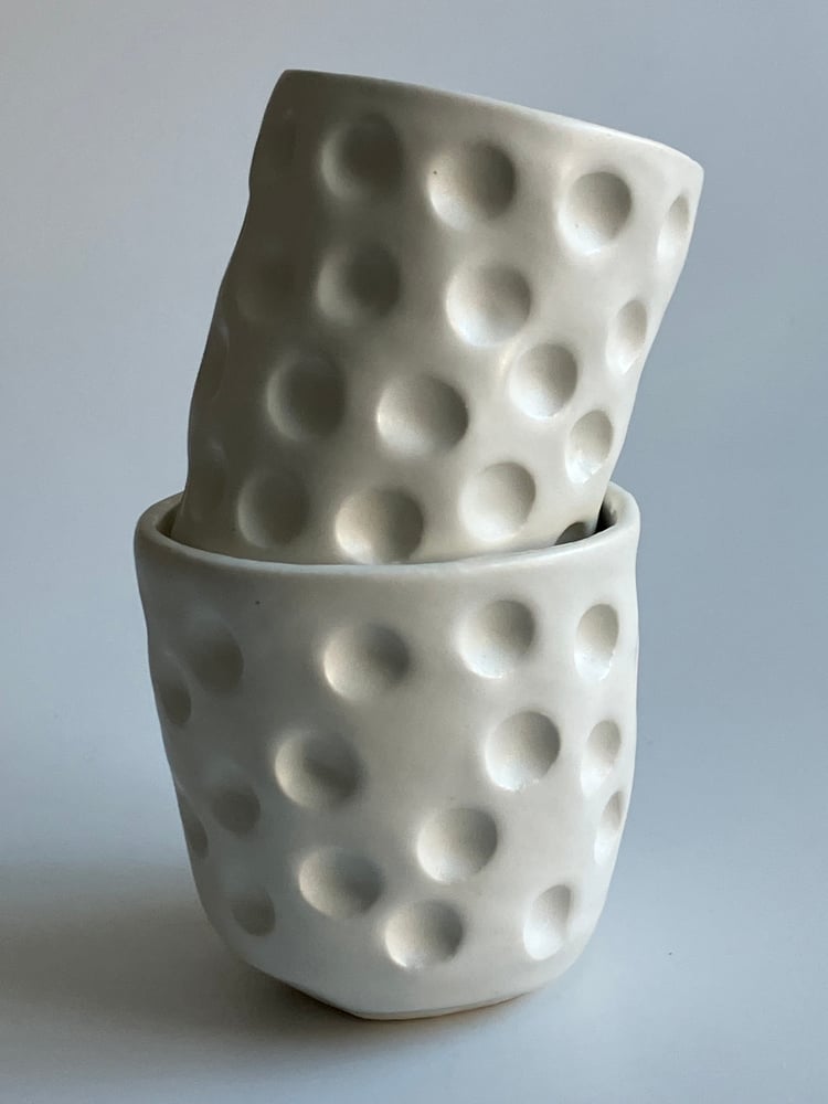 Image of taller porcelain beakers 2