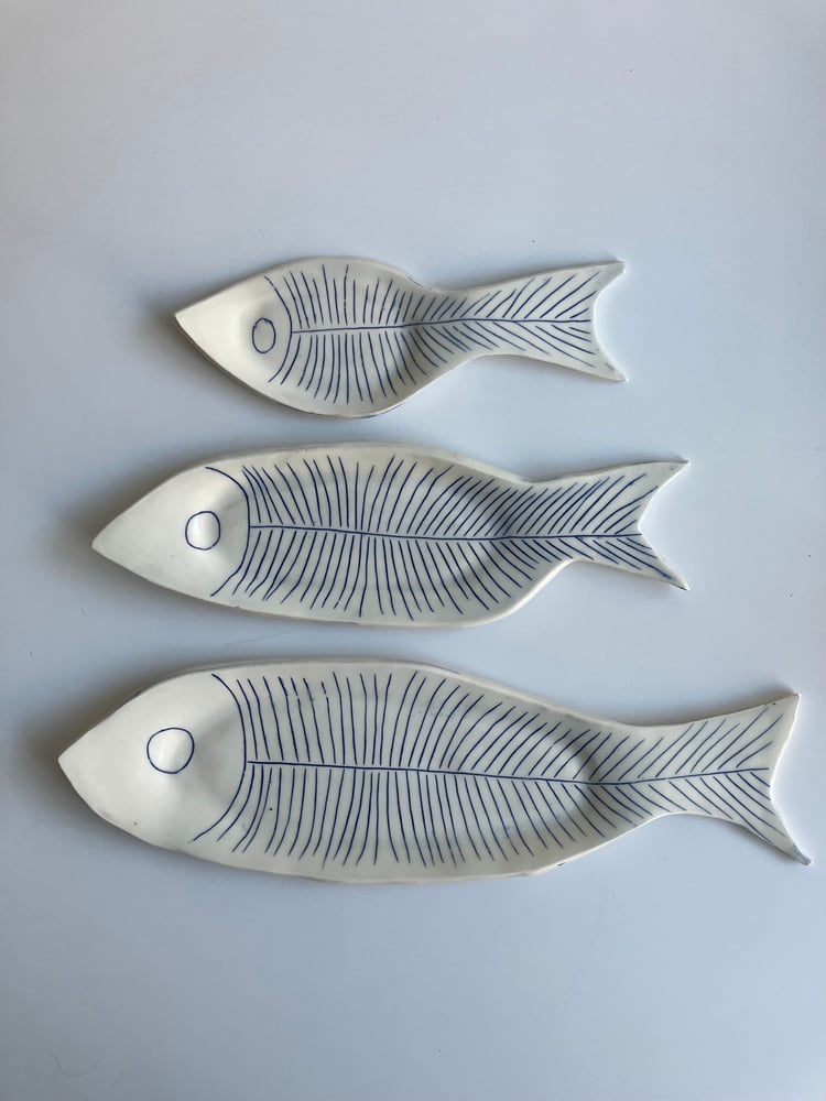 Image of porcelain fish family 