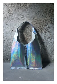 Image 1 of vsakodneva torba HOLOGRAMSKO SREBRNA // daily shopper HOLOGRAPHIC SILVER