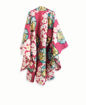 Image of Kort kimono dame af vin-pink silke med sakurablomster - vendbar