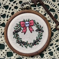 Seasons Creepings Wreath Embroidery 