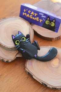 Image 1 of Cat magnet