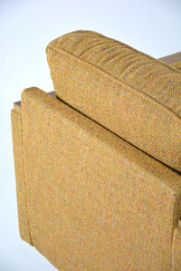 Image 4 of  Fauteuil carré jaune chiné