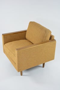 Image 6 of  Fauteuil carré jaune chiné