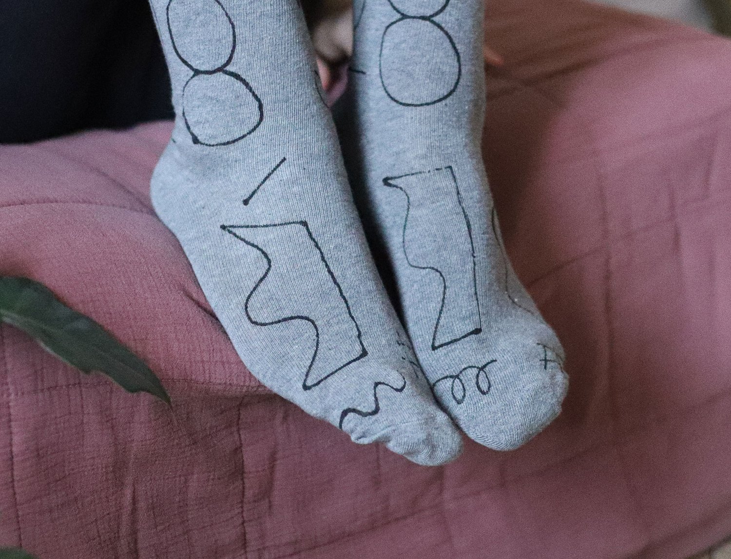 Image of GREY SOCKS WITH DRAWING