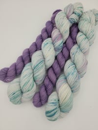 Image 1 of Un brin de lilas - Kit chaussettes 