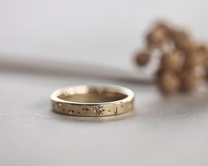 Image of 18ct Yellow Gold 3mm ‘Star' Eternity ring