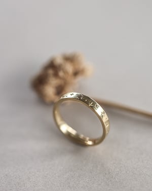 Image of 18ct Yellow Gold 3mm ‘Star' Eternity ring