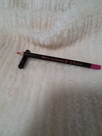 Image 2 of LIP LINER 💋 "BUBBLE GUM"