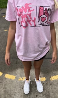 Image 1 of LOVE MY CITY - T-shirt                LIGHT PINK 