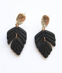 Image 1 of Leaf dangle black