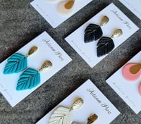Image 4 of Leaf dangle black
