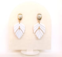 Image 2 of Leaf Dangle white