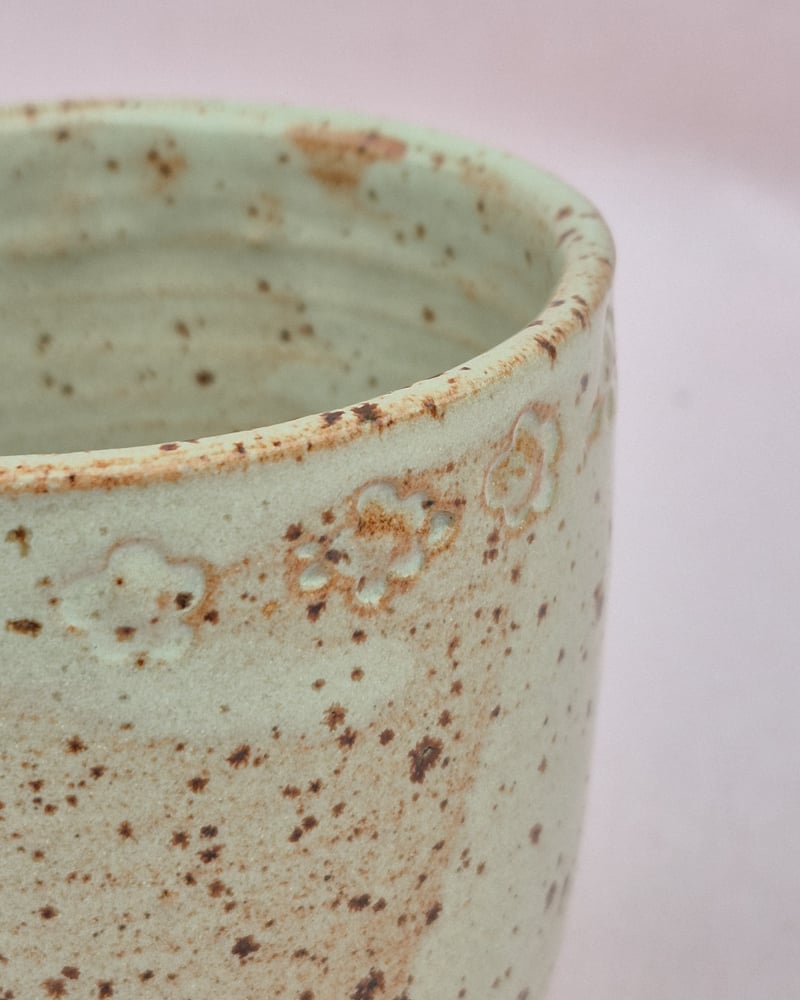 Image of Tasse à thé pyrites & shino