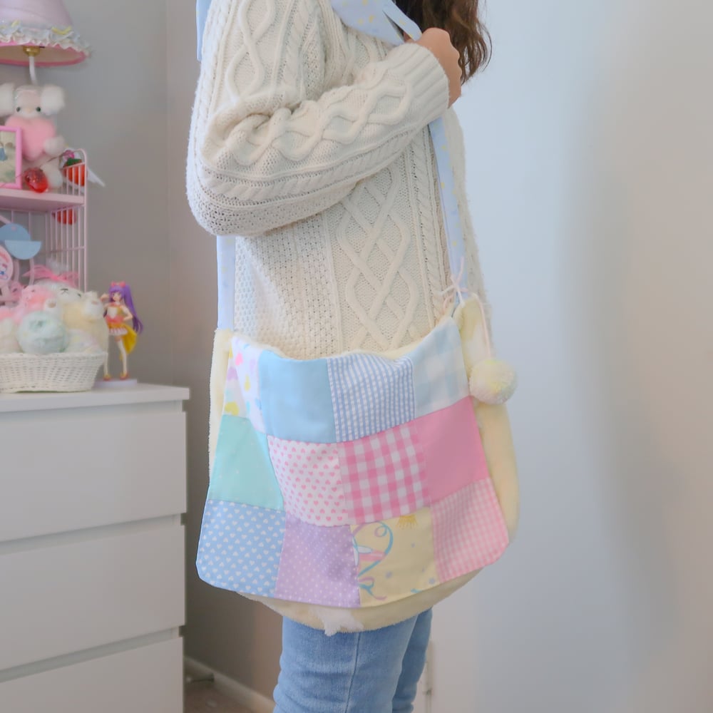 Messenger Bag: 02