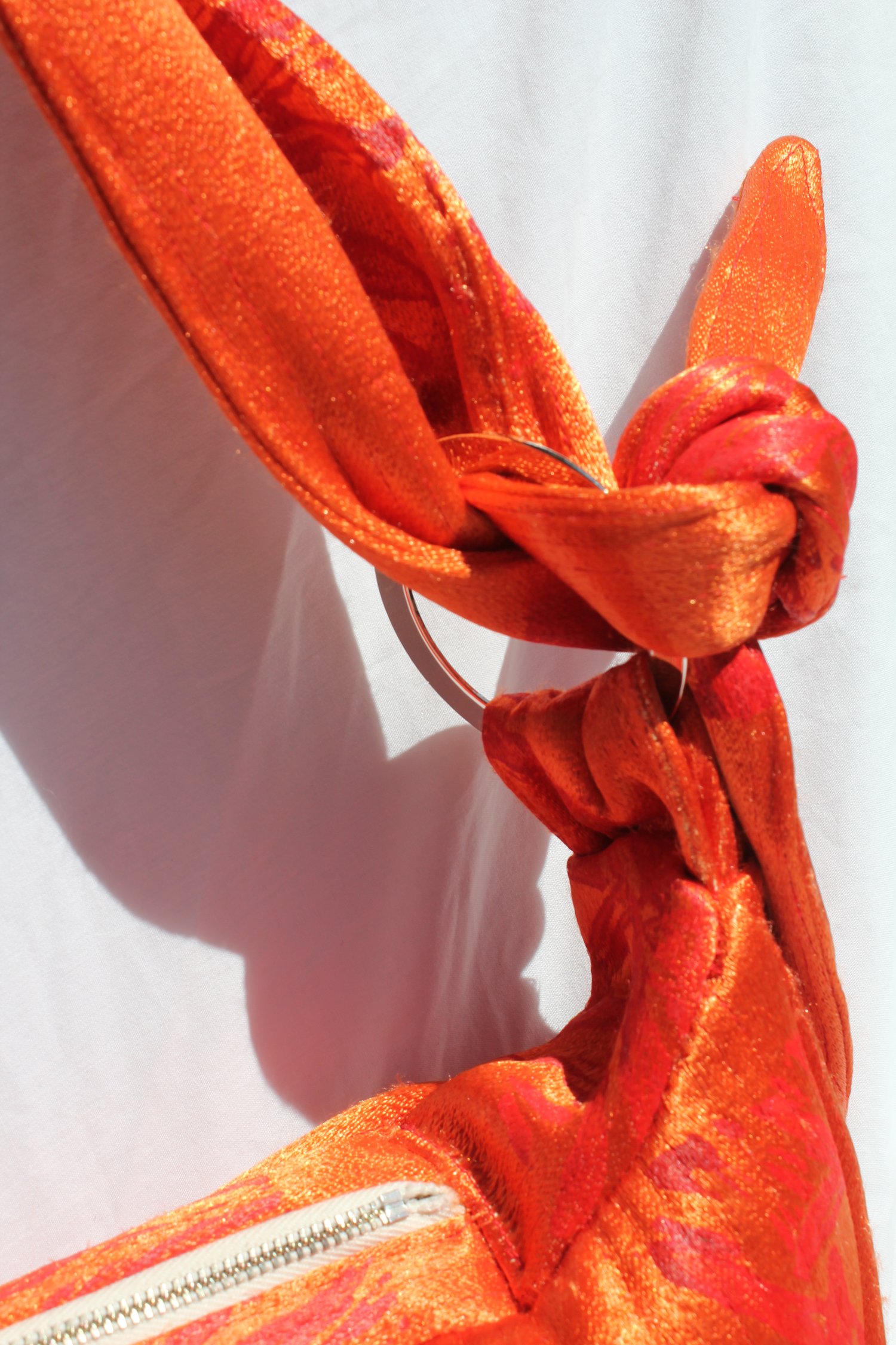 Image of 'vessel to hold your baggage' 004 - small orange with red lino