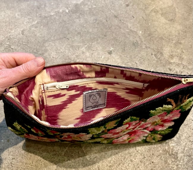 Pochette canevas roses noir