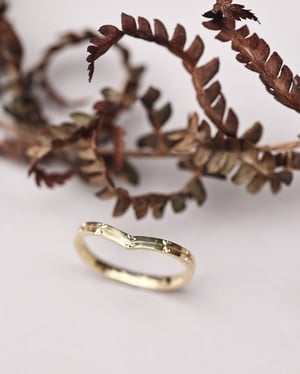 Image of 18ct yellow Gold, 2mm, Cleavers Engraved, Wishbone Ring