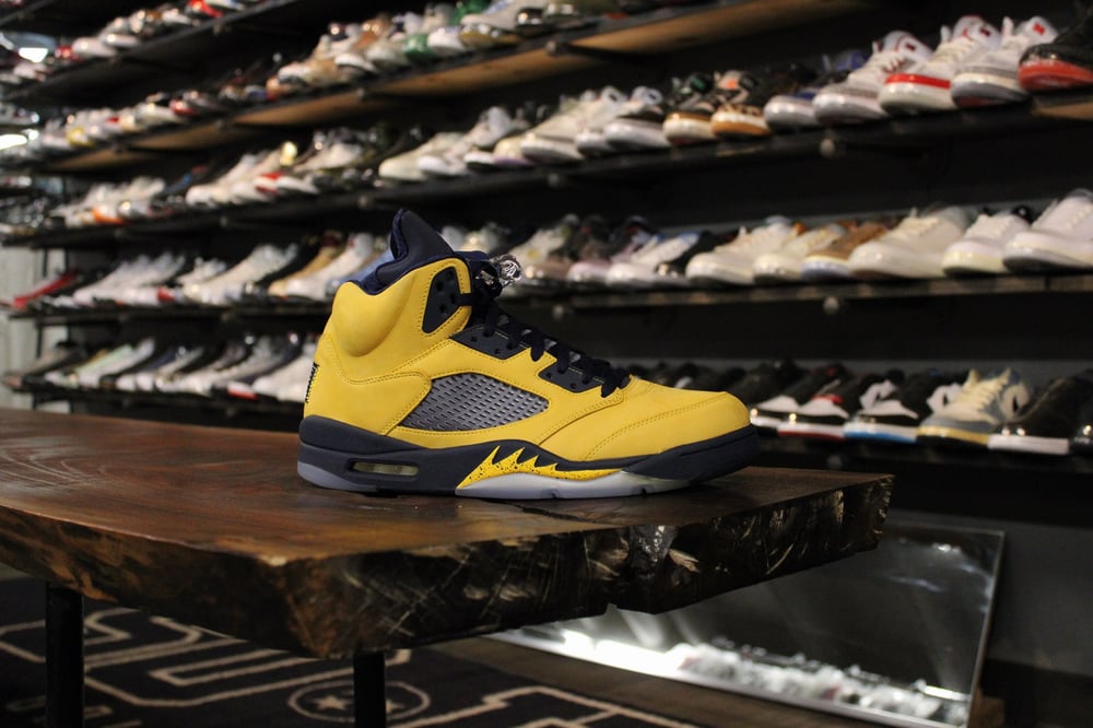 Air Jordan V (5) "Michigan"