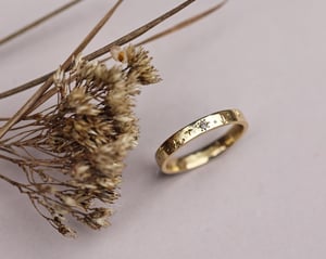 Image of 18ct Yellow Gold 3mm ‘Star' Eternity ring