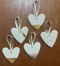 CERAMIC HEARTS (Set of 5 - White and Gold A)
